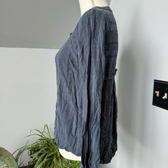 B.L.E.U. Linen Blend Long Sleeved 1/2 Button Striped Shirt size Small - Picture 2 of 5